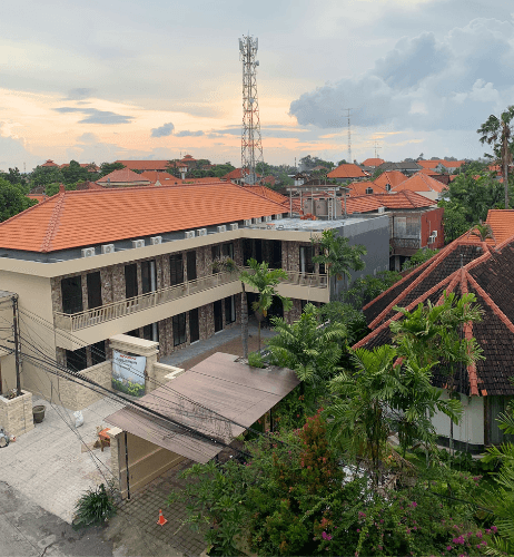 サヌール建築中のワンルームマンション